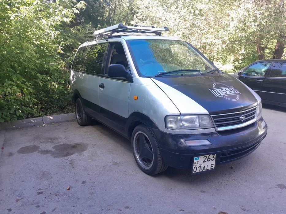Минивэн Nissan Largo w30