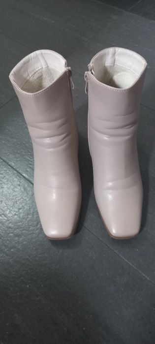 Vand botine de dama DeeZee