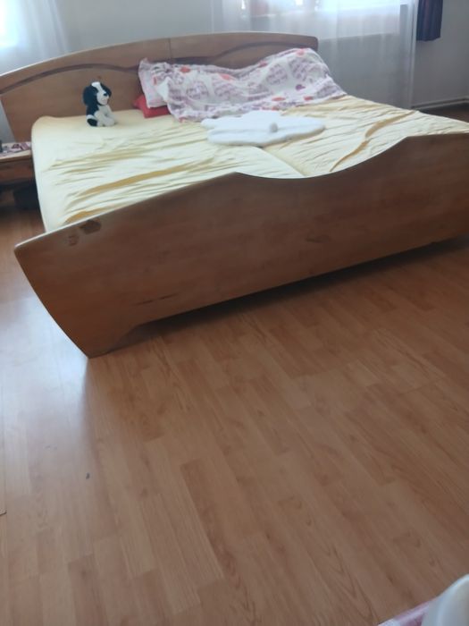 Vînd pat de 2 pe 2 metri  stare foarte bună