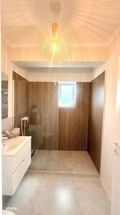 Apartament trei camere, ultrafinisat, partial mobilat, strada Urusagul