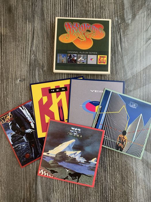 Музыка на CD компакт дисках.