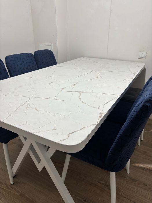 Продаю стол с 6 стульями