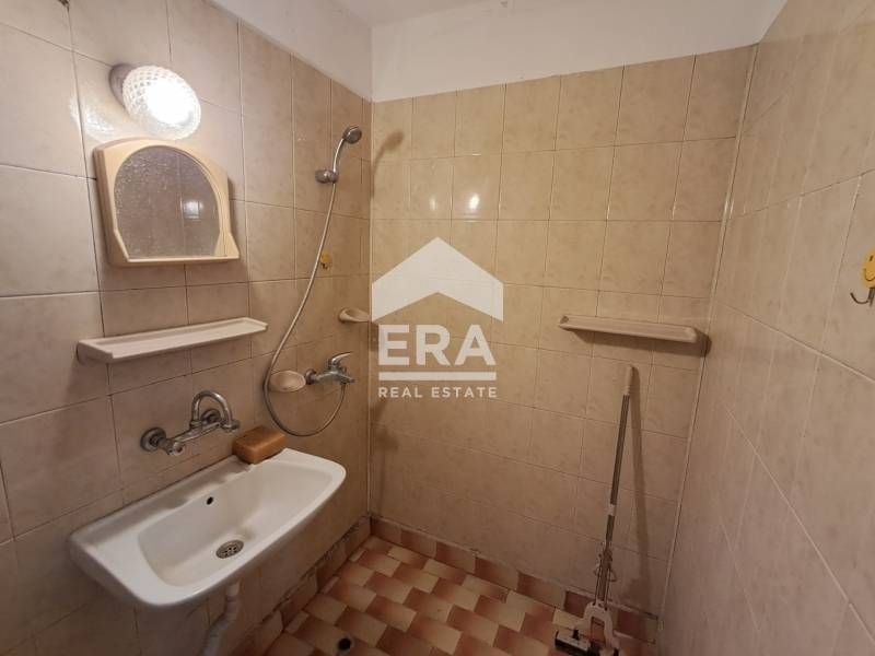 Дава се под наем Двустаен апартамент в Варна, Център - 46 кв.м за 348.84 € - Снимка #7