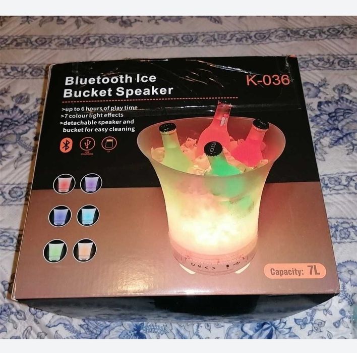 Frapiera gheata cu iluminare LED si boxa wireless, 7 L, nouă