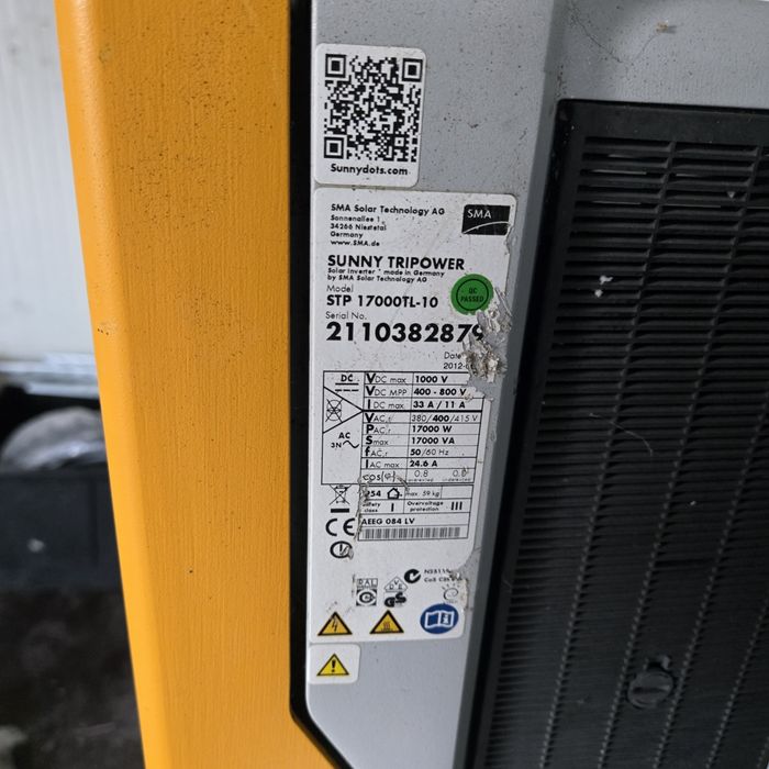 Vind 10 invertoare on grid SMA, total 100kw.Pret negociabil..