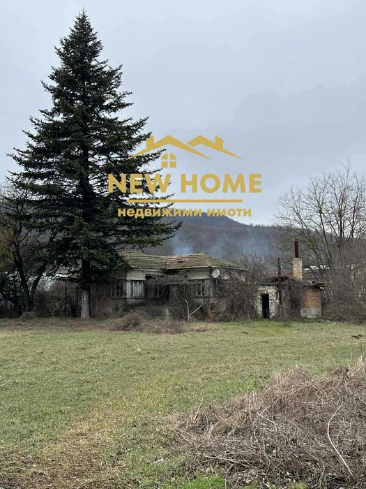 2300 кв. м. дворно място - Батово