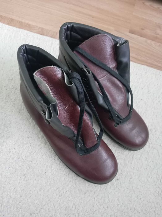 Продавам работно - туристически обувки