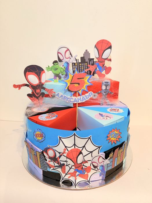 Картонена торта Спайди и неговите невероятни приятели за рожден ден