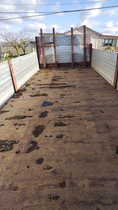 Remorca agricolă basculabila pe arcuri