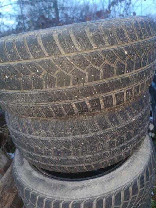Продавам зимни гуми 7бр  225 45 17