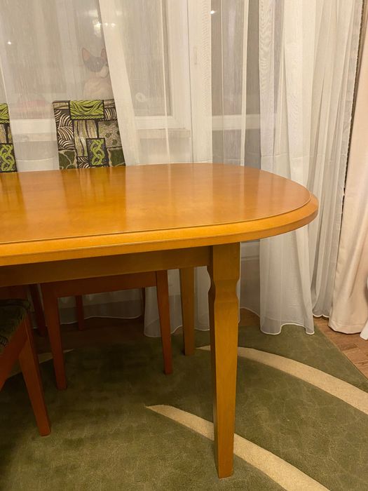 Стол в гостиную и стулья