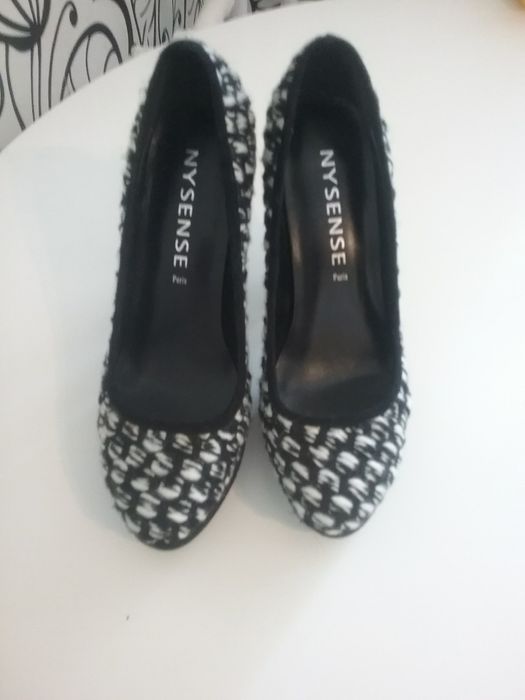 Продам  новые  туфли 37  размер