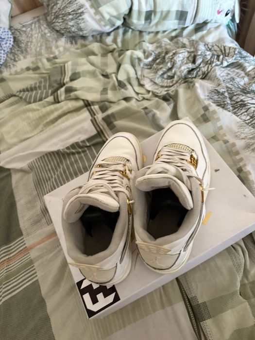 Jordan 4 metalic gold 42.5