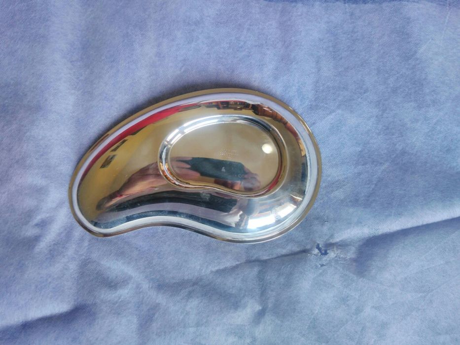 Продавам антикварна сребърна чиния Уникат