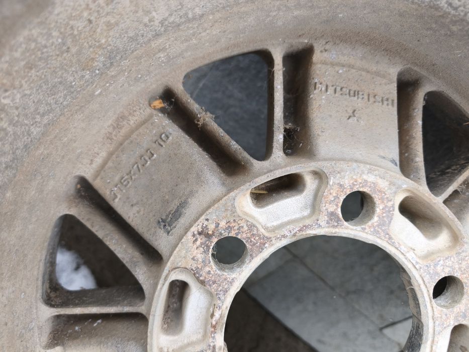 Джанти с гуми за Mitsubishi Pajero