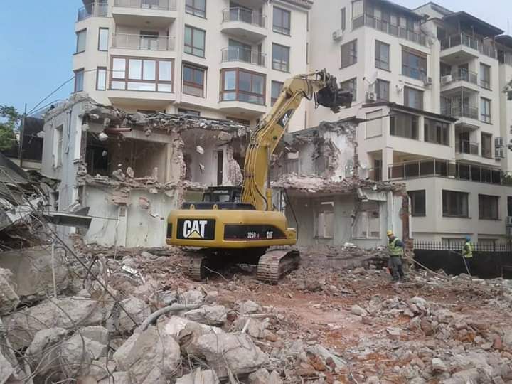 Събаряне на Сгради , Постройки и Извозване...