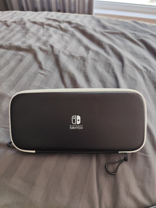Nintendo switch 1 с калъф и игри