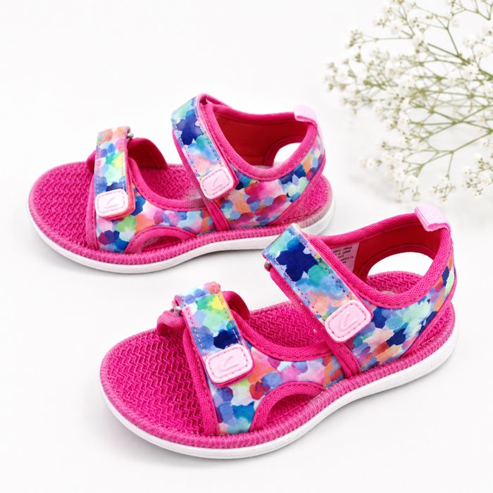 Яркие босоножки Clarks для девочки