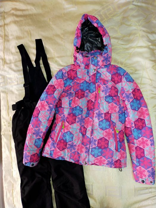 Продам лыжный костюм 15 тыс как новый!!! Очень тёплый