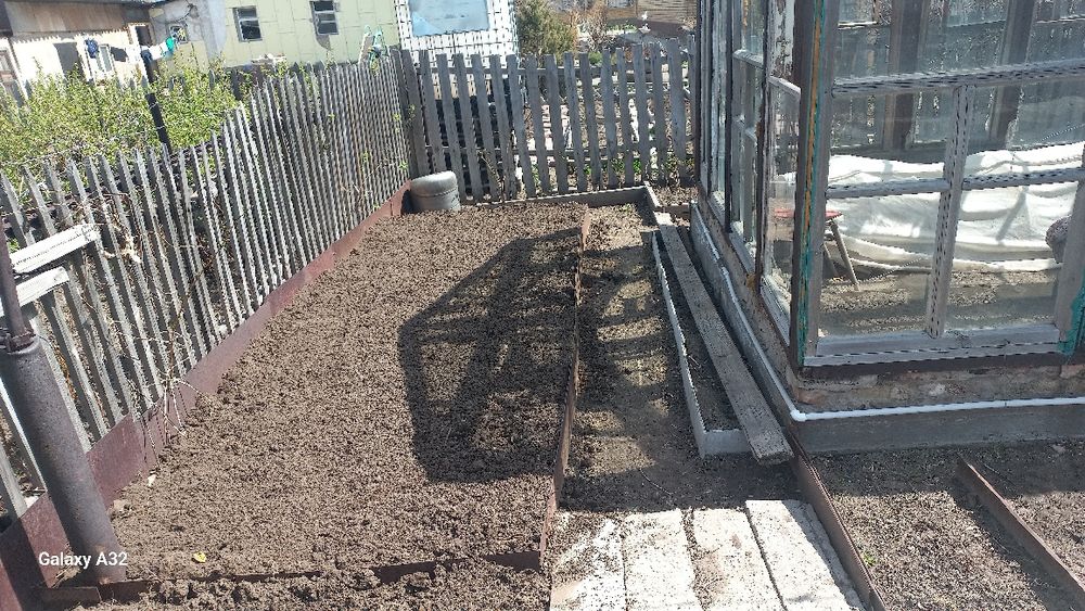 Снег кидаем уголь кидаем подвал чистим