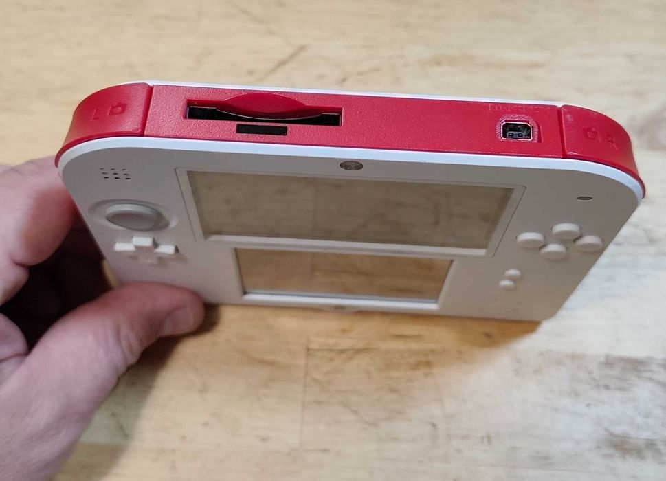 Nintendo 2DS fără încărcător