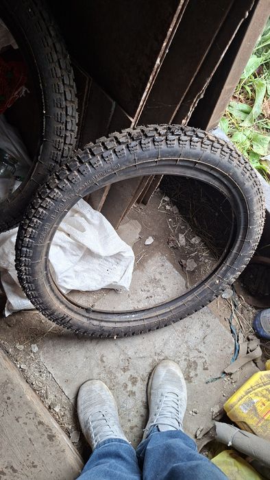 Продам покрышки на мотоцикл 2 шт.