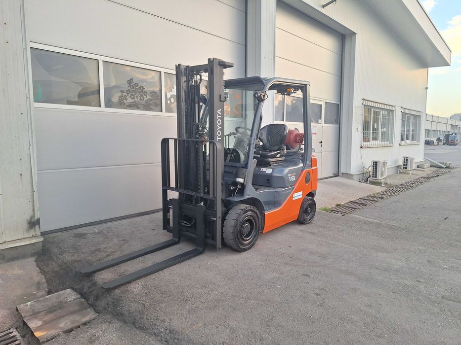 Мотокар Toyota 02-8FGF18 -Дуплекс мачта