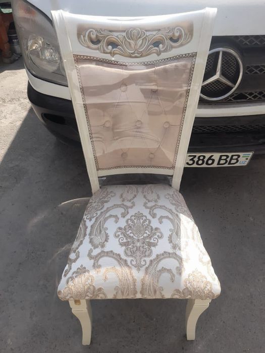 Mehmonxonalar uchun stol stul