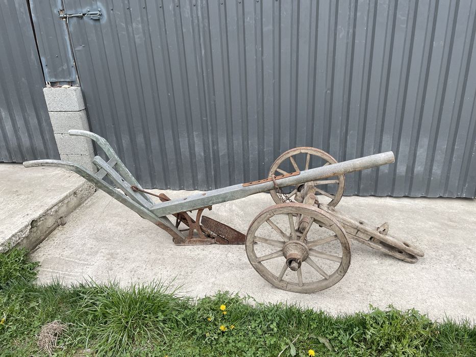 Valăuri vechi din piatră