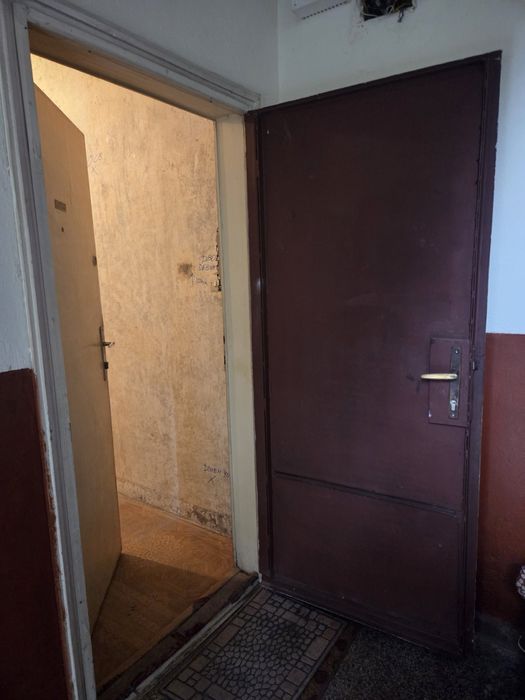 Метална врата с винкелова рамка 192х82