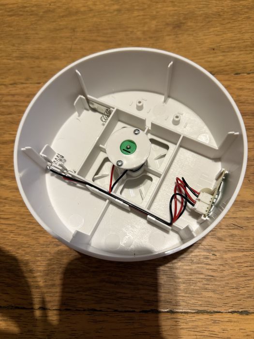 Продавам пепелник с дърпане на дима