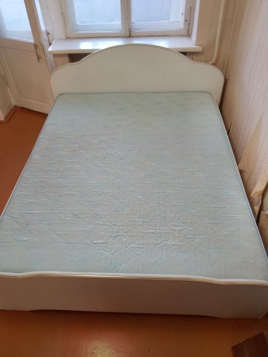 Продам кровать 2 х спалку с матрасом