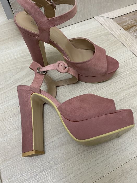 Продам босаножки