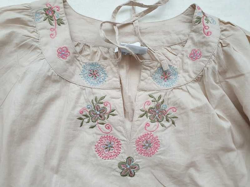 Bluza cu broderii,marimea 14 ani dar merge mai mic,noua fara eticheta