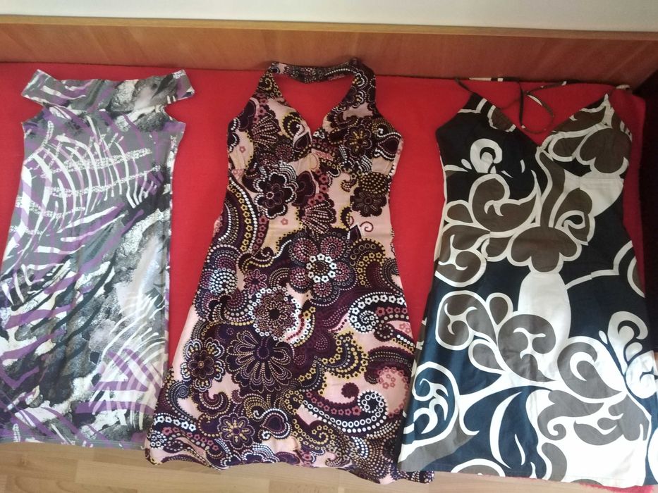 Рокли различни материи и цветове размери М и S