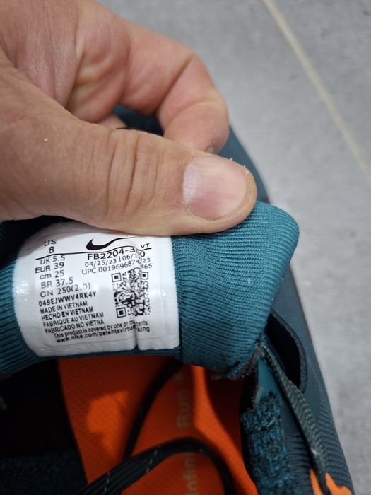 Продам кроссовки nike