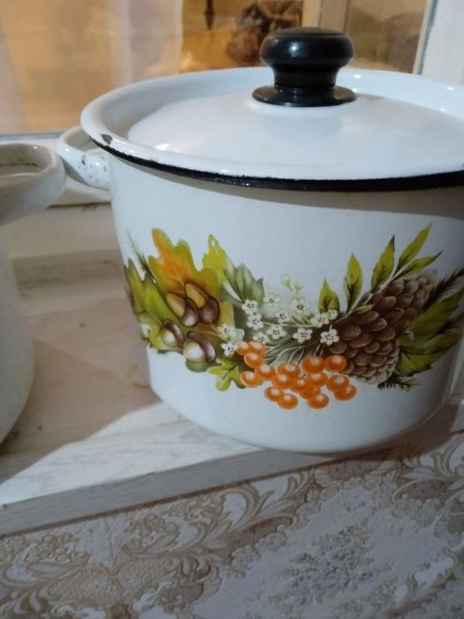 продаются две кастрюли