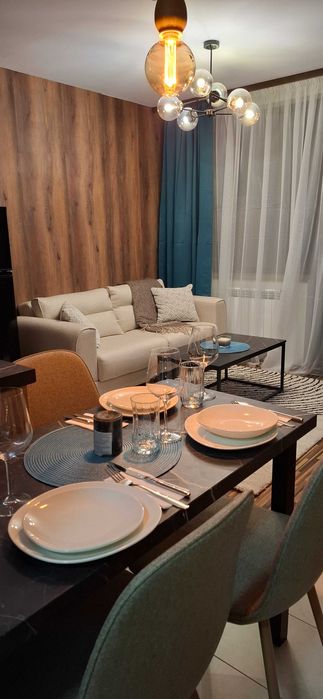 Продавам разтегателен диван с ракла