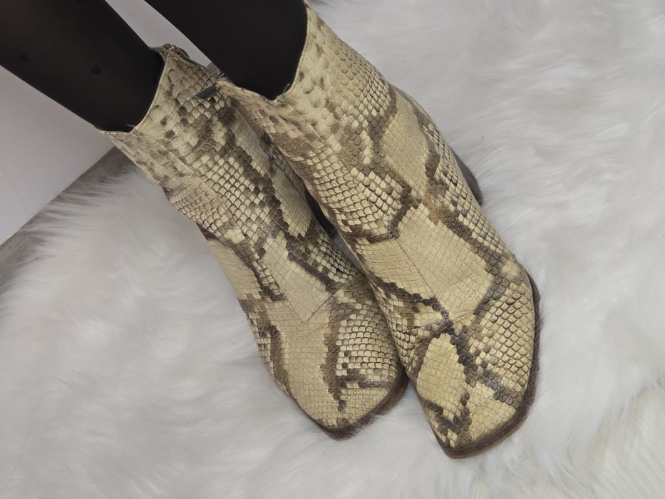 Botine Zara imitație șarpe mărimea 37