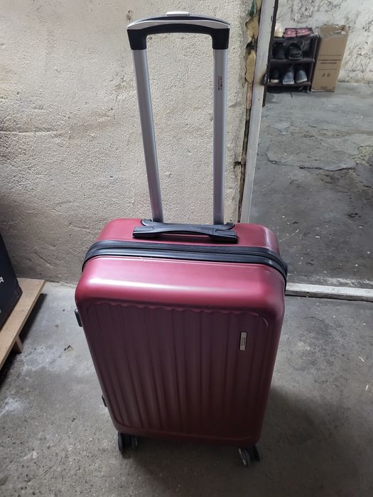 Куфар ново лилаво