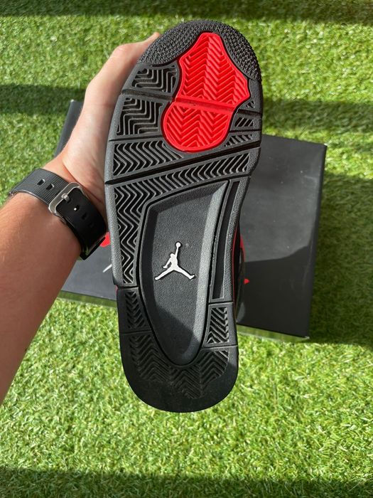 Jordan 4 Thunder