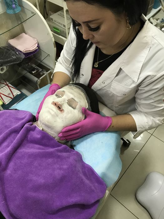 Косметолог для мужчин и женщин.