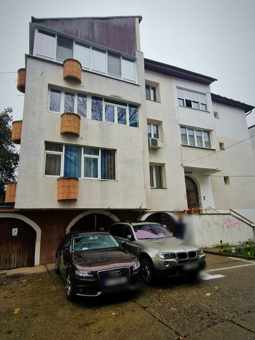 Apartament 3 camere decomandate central