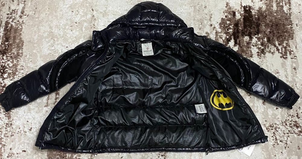 Vând geaca noua de bărbați Moncler Dist ( Batman )!