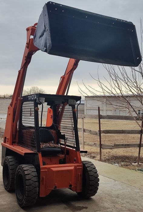 Мини погрузчик Тойота 8СДК сотилади.