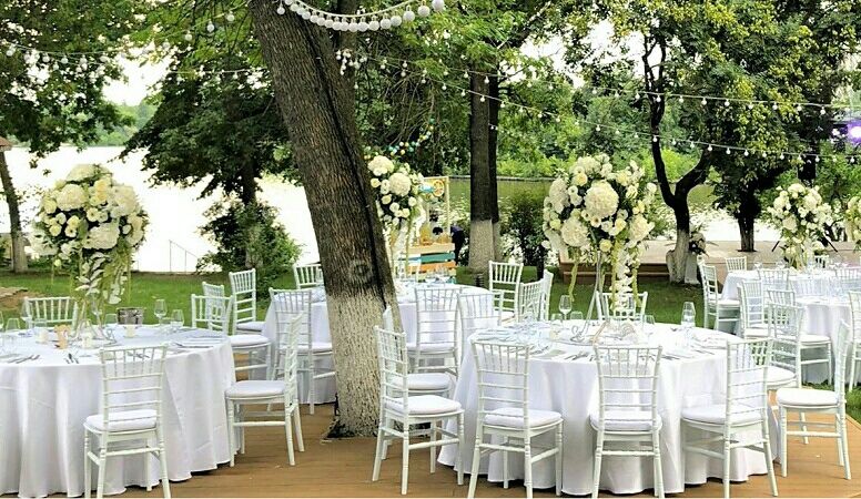 De închiriat scaune mese cort veselă completă evenimente private