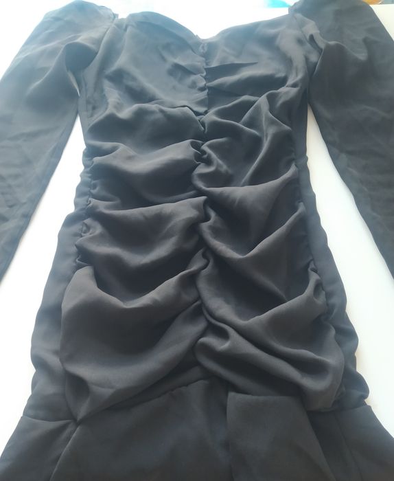 Продаю платья срочно.