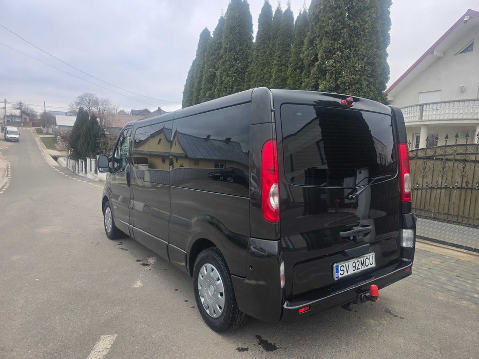 Renault Trafic 8+1 locuri