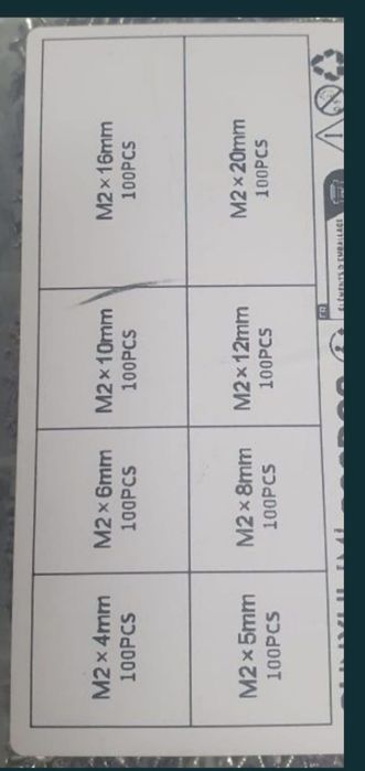 Cutie cu 800 holsuruburi