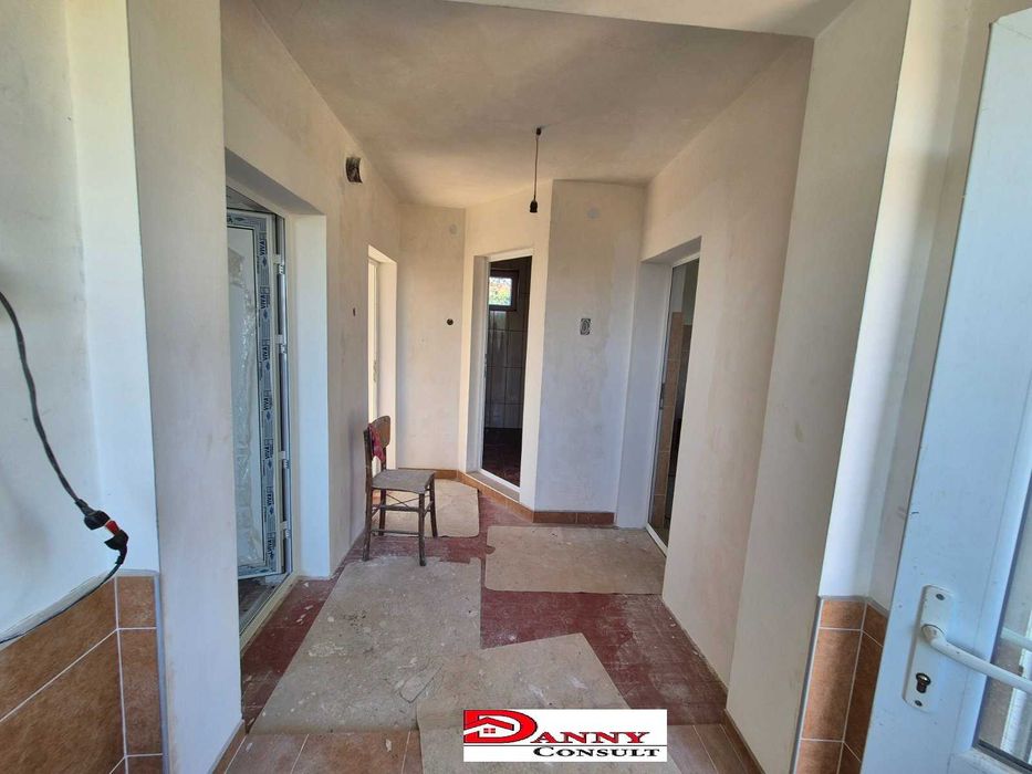 Къща с 5800 кв.м. двор в с. Климентово, обл. В.Търново